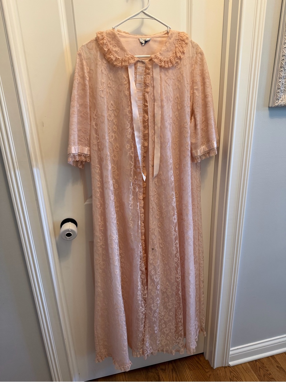 Vintage Original ODETTE BARSA Pink Lace Long Dressing Gown Robe 60s 70s Glamour